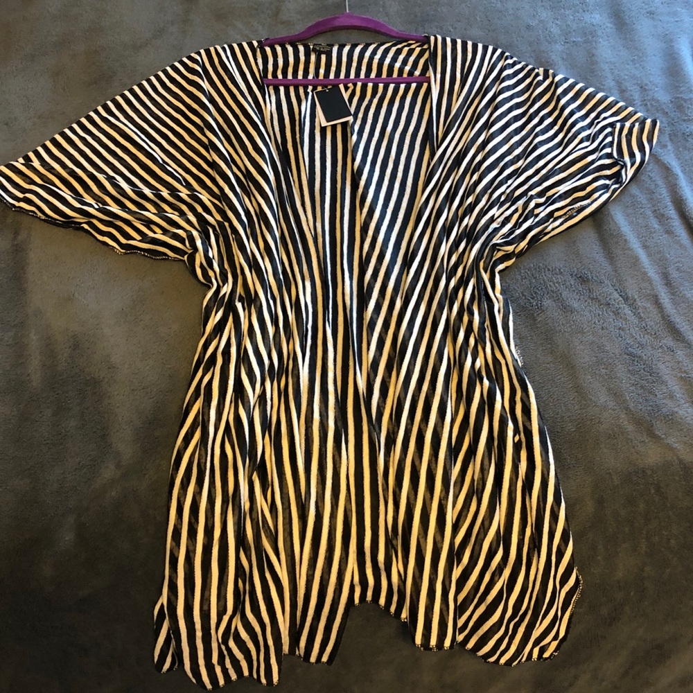 Kimono. Black and white striped.